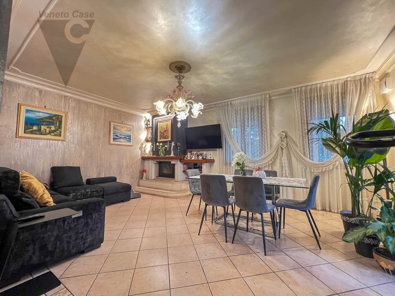 Cona: Villetta In Centro