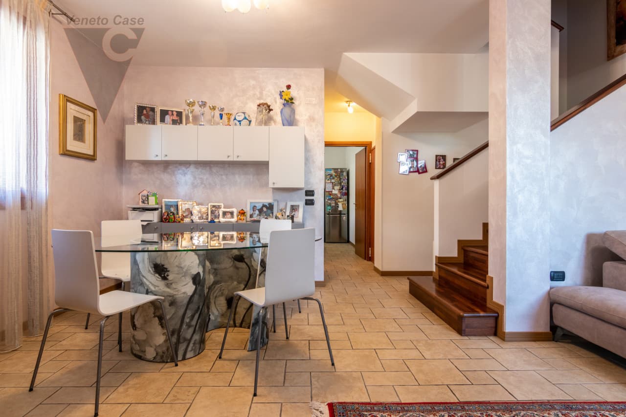 Roncaglia – Porzione Di Testa Indipendente Con Giardino Privato 4